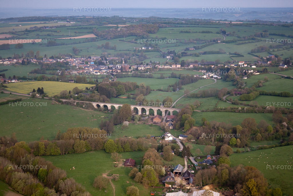 Aerial view: View of the town in La Hérie in the state Aisne, France. – Photo: IMG_39928.jpg taken on 04/17/2011 by Werner Riehm/FLY-FOTO.com – Resolution of the original: 4752 x 3168 px