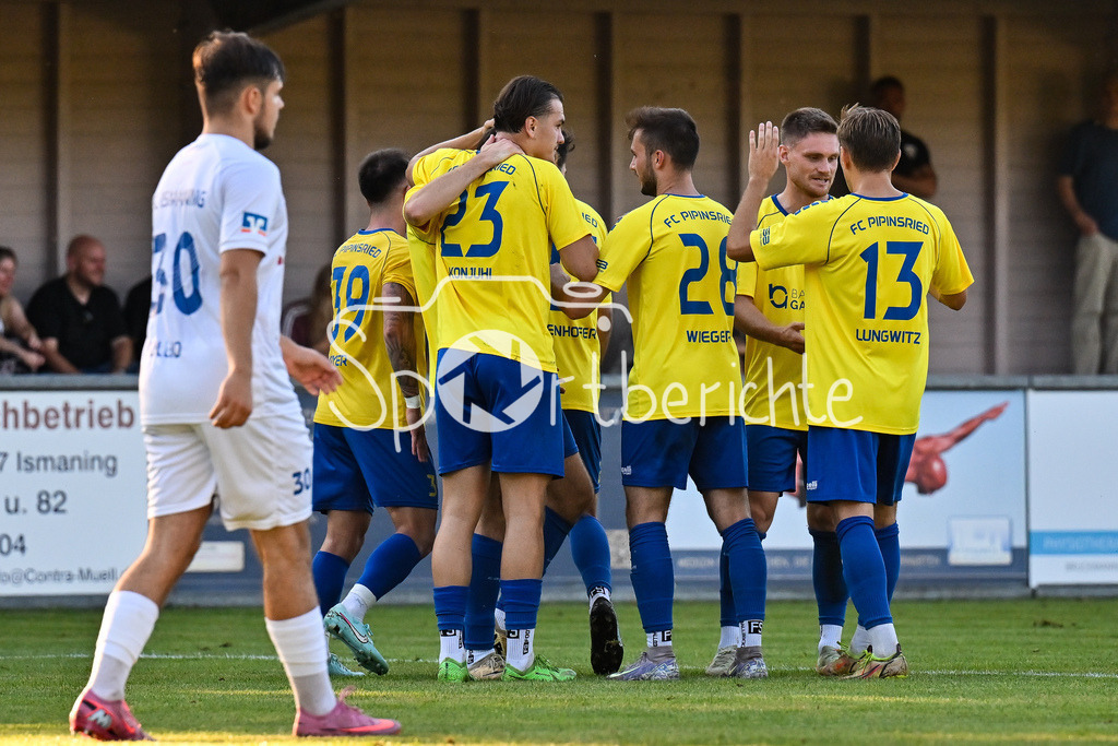 FC Ismaning - FC Pipinsried | Jubel nach 0-1 / Pipi 9