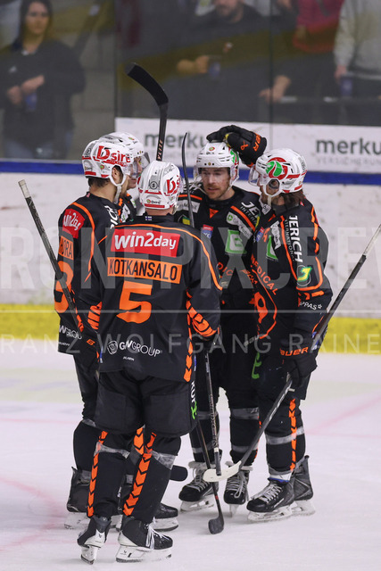 Moser Medical Graz 99ers vs EC iDM Wärmepumpen VSV – Ice Hockey    | Graz, Austria, 27.FEB.26 - ICE HOCKEY - ICE Hockey League, Graz 99ers vs Villacher SV. The image shows rejoicing from 99ers.     