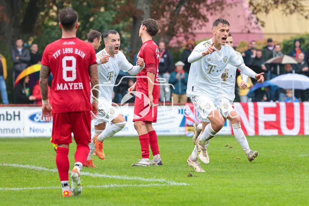 TSV Rain - FC Bayern Amateure | Großer Jubel nach dem Treffer zum 0-3 durch Justin JANITZEK (FCB #15)