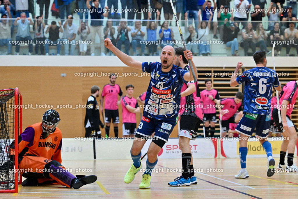 VSV Unihockey vs. Wiener Floorball Verein | #80 BEZUCHA Bernhard Wiener Floorballverein, Jubel #13 Jan Sláma VSV Unihockey, #10 HORN Philipp Wiener Floorballverein, Tor VSV Unihockey, #6 Timo Schmid VSV Unihockey, VSV Unihockey vs. Wiener Floorball Verein, VSV Unihockey vs. Wiener Floorball Verein am 18.05.2025 in Villach (Ballspielhalle St. Martin), Austria, (Photo by Bernd Stefan)