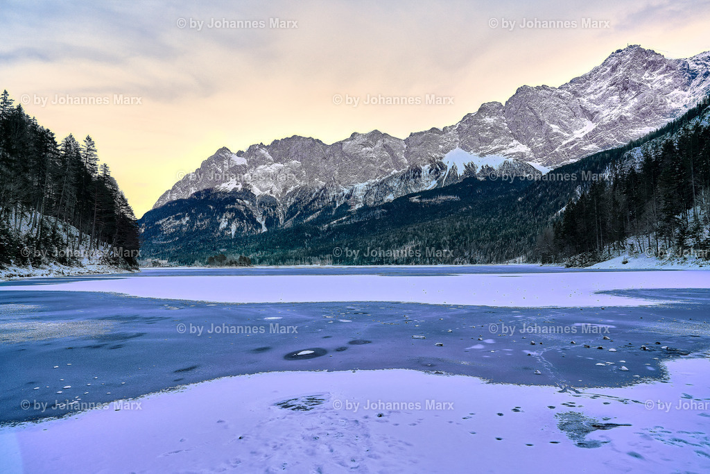02-Eibsee-2020-by_Johannes Marx | Professionelle Landschaftsfotografie, Inneneinrichtung, Kunst für Ihre Wohnung, Kanzlei, Praxis oder als Geschenk. Aussuchen und einfach liefern lassen. Raumgestaltungsberatung auf Anfrage. - Realisiert mit Pictrs.com