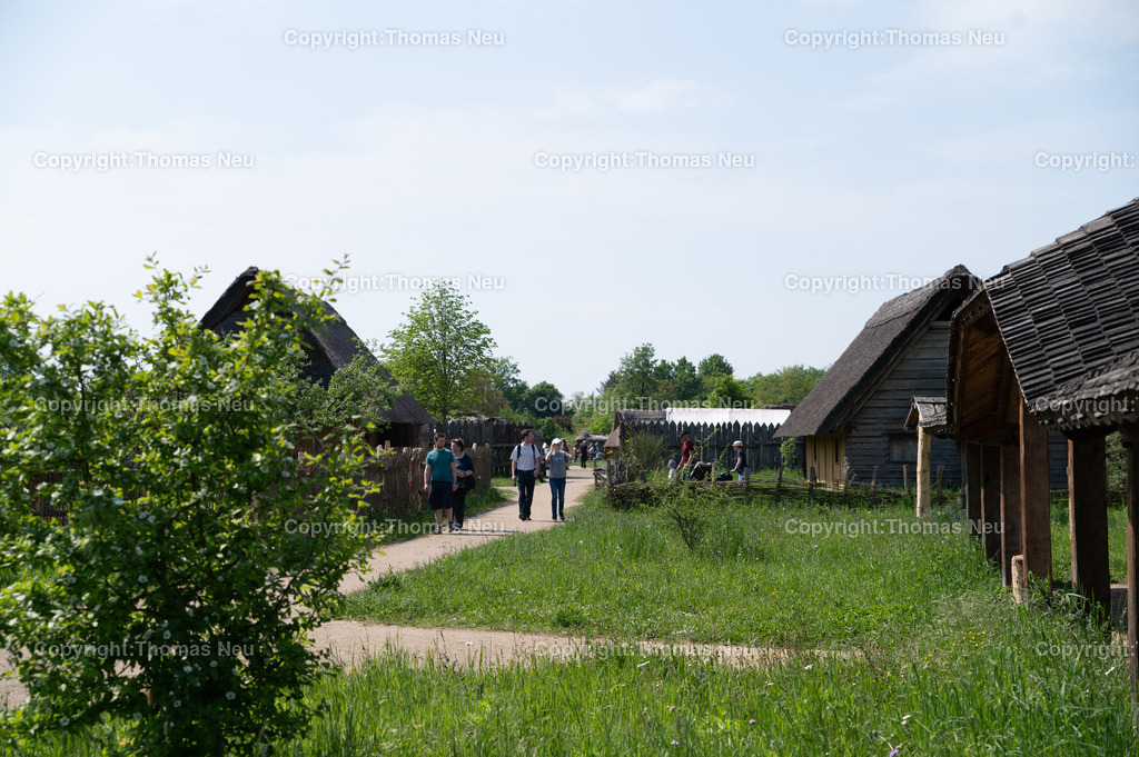 DSC_3923 | Lorsch, Lauresham: Tag der Experimentellen Archäologie u.a. Jungfernfahrt f. den Lorscher Einbaum in der Weschnitz (11 Uhr), Beschießen von Panzerreiter-Rüstung (12 Uhr) Programm läuft bis 16.30 Uhr
,, Bild: Thomas Neu