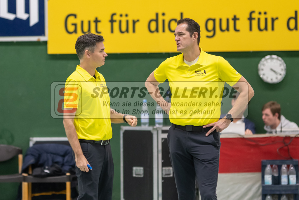 SFE_20221126_0078 | 1. Bundesliga Hockey Damen Rot-Weiss Köln - Schwarz-Weiss Neuss am 26.11.2022 in Köln (KTHC Stadion Rot-Weiss Köln Tennis and Hockey Club), Photo: Stephan Fehrmann 2022 (Sports-Gallery),Schiedsrichter