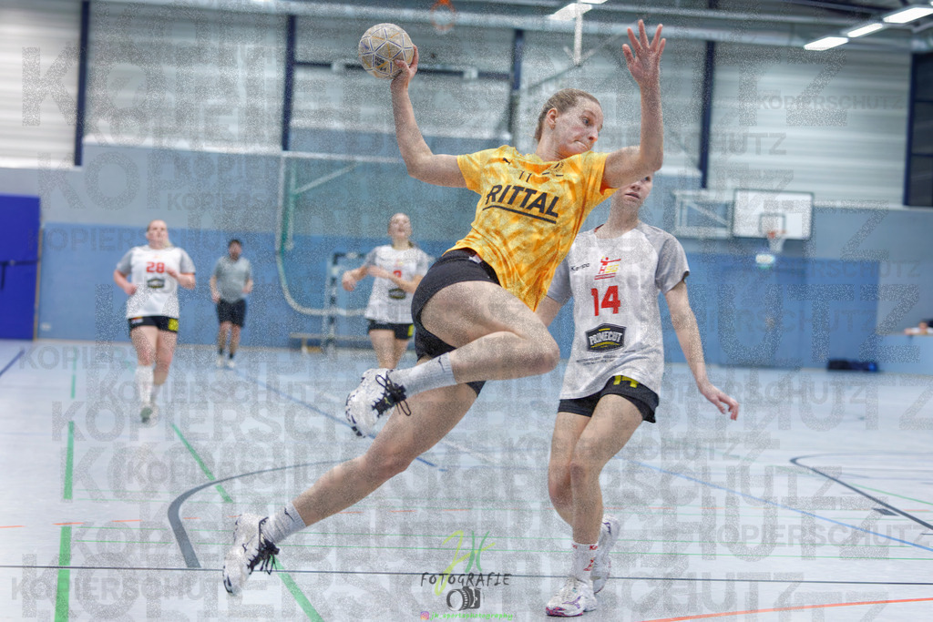 Frauen Oberliga Mitte (HHV); HSG Eibelshausen/Ewersbach - HSG Wettenberg II | Frauen Oberliga Mitte (HHV); HSG Eibelshausen/Ewersbach - HSG Wettenberg II am 13.12.2025 in Steinbrücken (Sporthalle am Hammerweiher)Photo © 2025 - Jörg Heinrich - Realisiert mit Pictrs.com