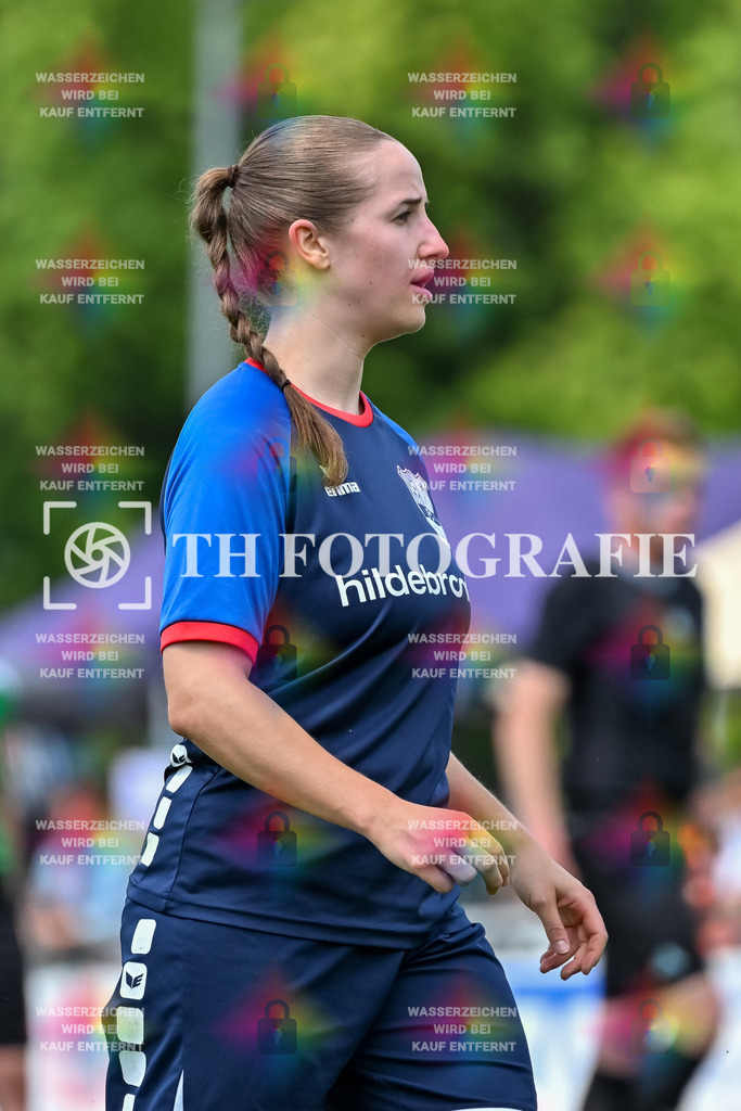 GER, FC Hauingen - SV Waldhaus, Frauen-Fussball, Rothaus Bezirkpokal, Finale, Saison 2024/2025, 29.05.2025 | Lea Daum (FC Hauingen, #04)GER, FC Hauingen - SV Waldhaus, Frauen-Fussball, Rothaus Bezirkpokal, Finale, Saison 2024/2025, 29.05.2025Foto: TH Fotografie/Thomas Hess
