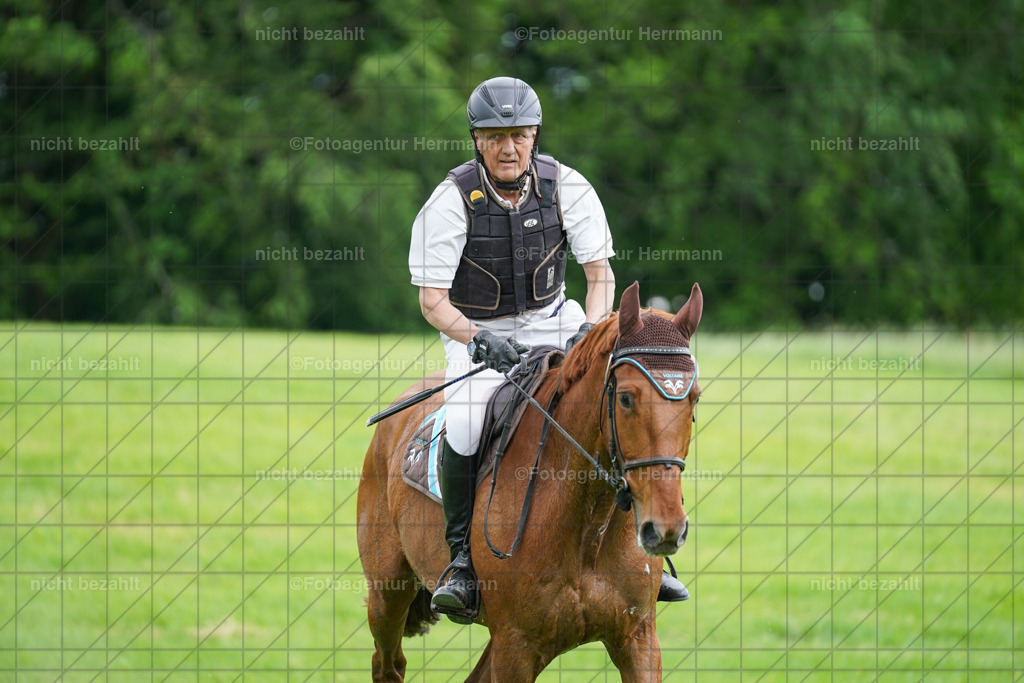 20240518-FAH03695 | Turnierbilder von Niederseon, Turnierfotografen Bayern, Fotoagentur Herrmann, Geländebilder, Reitsportfotografie