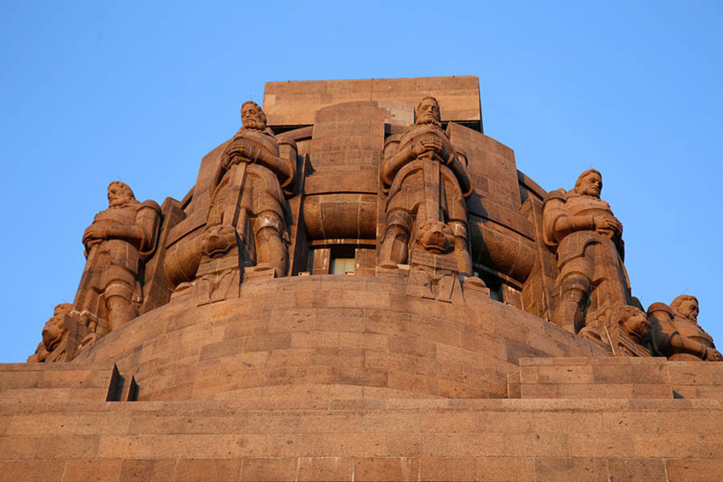 Foto: Leipzig - Völkerschlachtdenkmal - Aussichtsplattform | Das Team hinter BILDLEXIKON LEIPZIG bündelt historische wie aktuelle Informationen über die Stadt Leipzig in Text und Bild auf einer Plattform und stellt diese der interessierten Öffentlichkeit zur Verfügung.