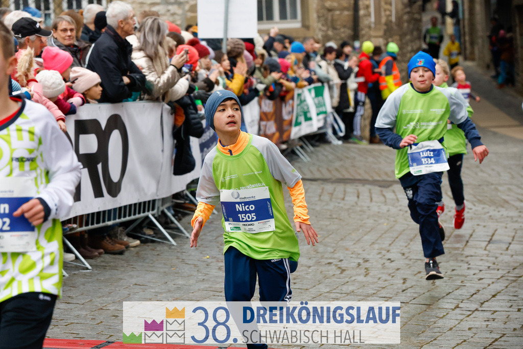 1700m Stadtwerke Jugendlauf | 3 Koenigslauf 2024 1700m Stadtwerke Jugendlauf - Realisiert mit Pictrs.com