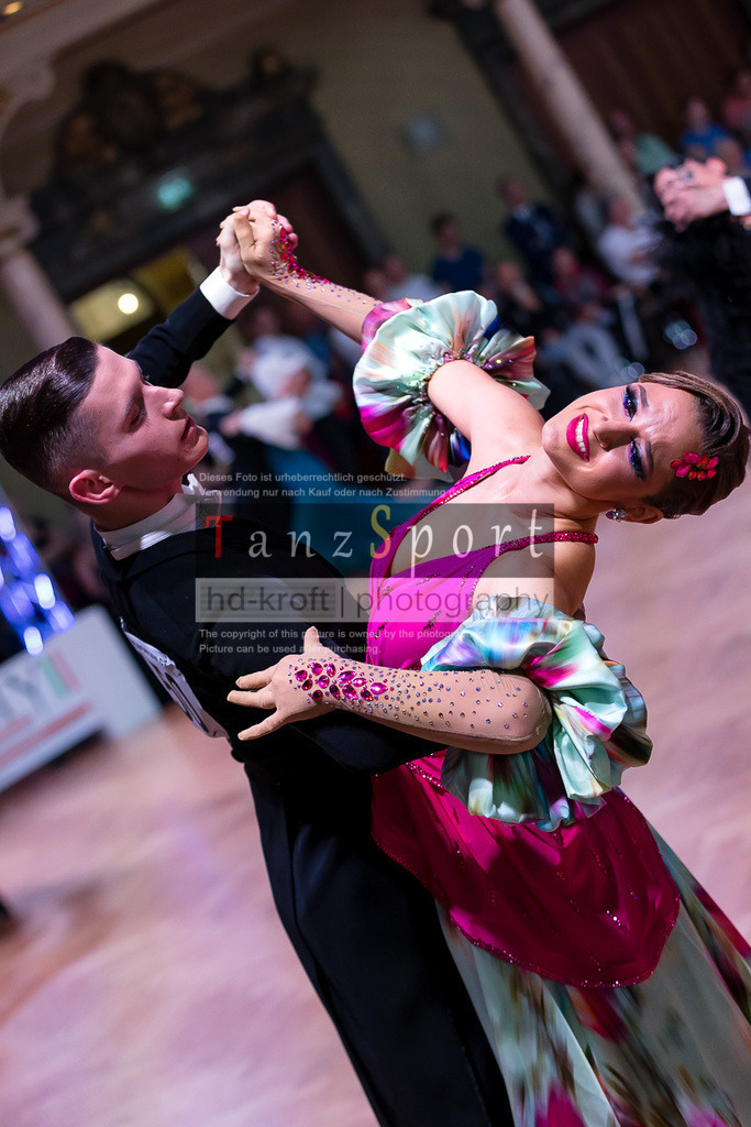 20240706_WDSF_RS_Std_9847 | Tanzsportbilder, Standardtanz, Lateintanz, WDSF, DTV, LTVB, dancecomp, goc, hessen tanzt, blaues band der spree, walzer, tango, wiener walzer, slowfox, quickstepp, samba, rumba, cha-cha-cha, paso doble. jive, hd-kroft photography, turniertanzsport