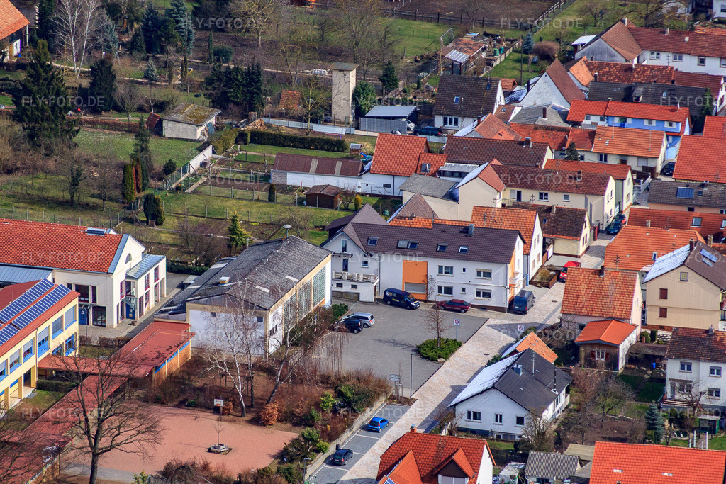 Luftbild: Grundschul-Turnhalle in der Raiffeisenstr in Minfeld im Bundesland Rheinland-Pfalz in Deutschland. Foto: IMG_56016.jpg vom 17.03.2013 durch Werner Riehm/FLY-FOTO.de