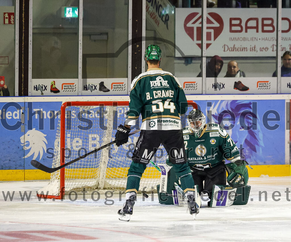 2025-09-12_063_TSV_Erding_gegen_EV_Landshut | Erding, Deutschland, 12.09.2025:Eishockey, Oberliga Süd 2025 / 2026, Testspiel, TSV Erding gegen EV Landshut, Endergebnis: 4:6Bastian Cramer (Erding Gladiators, #34), Marcel Tabert (Erding Gladiators, #71)Foto: Christian Riedel / fotografie-riedel.net