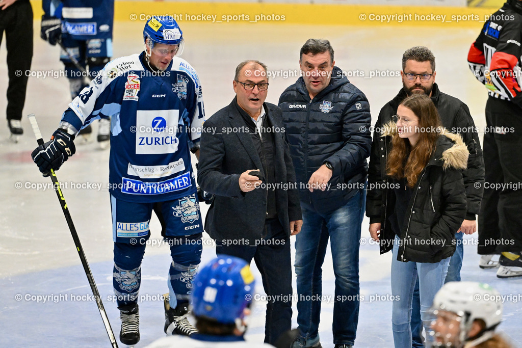 ESC Steindorf vs. ESV Ferlach | #18 Pewal Martin ESC Steindorf, Bürgermeister Steindorf Georg Kavalar, SC Steindorf Obmann Hans Tschernutter, ESC Steindorf vs. ESV Ferlach, ESC Steindorf vs. ESV Ferlach am 19.10.2024 in Steindorf (Ossiachersee Halle), Austria, (Photo by Bernd Stefan)