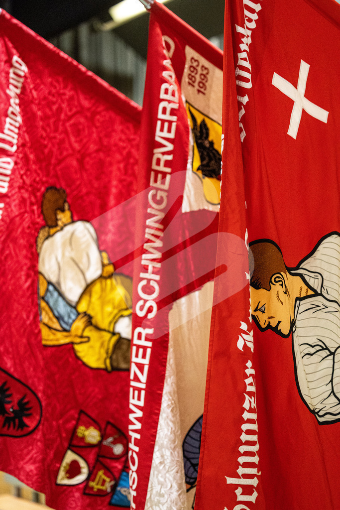 SKE100J_4954 | Die Schwinger des Schwyzer Kantonalen Schwingerverbandes: Fotos, die Dynamik und Leidenschaft festhalten, sowie emotionale Momente aus dem traditionellen Schwingsport zeigen. - Realisiert mit Pictrs.com