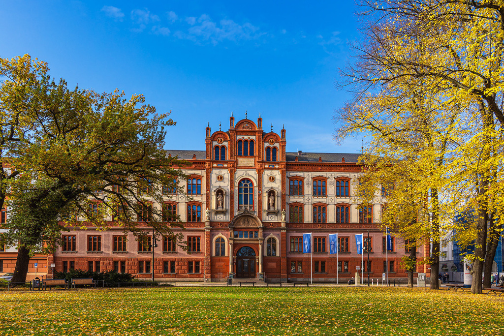 Blick auf die Universität in der Hansestadt Rostock im Herbst | Blick auf die Universität in der Hansestadt Rostock im Herbst.