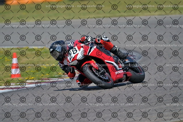 26BT02-2037 | markuskiefer.com - Realisiert mit Pictrs.com