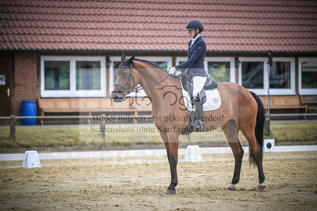 DOS_3549 | Entdecke hochwertige Reitturnierfotos von Foto Oger. Professionell, emotional und authentisch – jetzt Lieblingsmomente im Shop bestellen.Deutschlandweite Turnierfotografie. - Realisiert mit Pictrs.com
