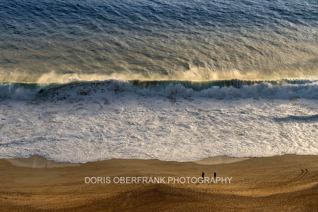 Golden hour Rock’n roll | Nazaré: Golden hour Rock’n roll - Realisiert mit Pictrs.com