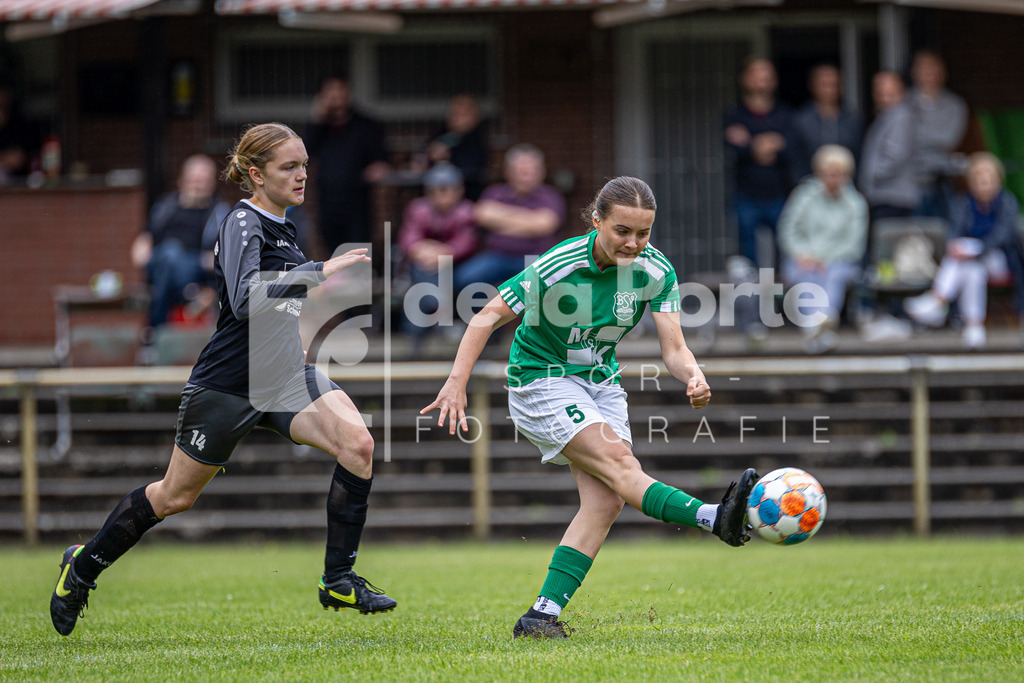 Union Bevensen Frauen - Bachl_ Runa (beim Torabschluss) vs Fortuna Celle BP 030825 dlP | immodelaporte-sportfotos - Realisiert mit Pictrs.com