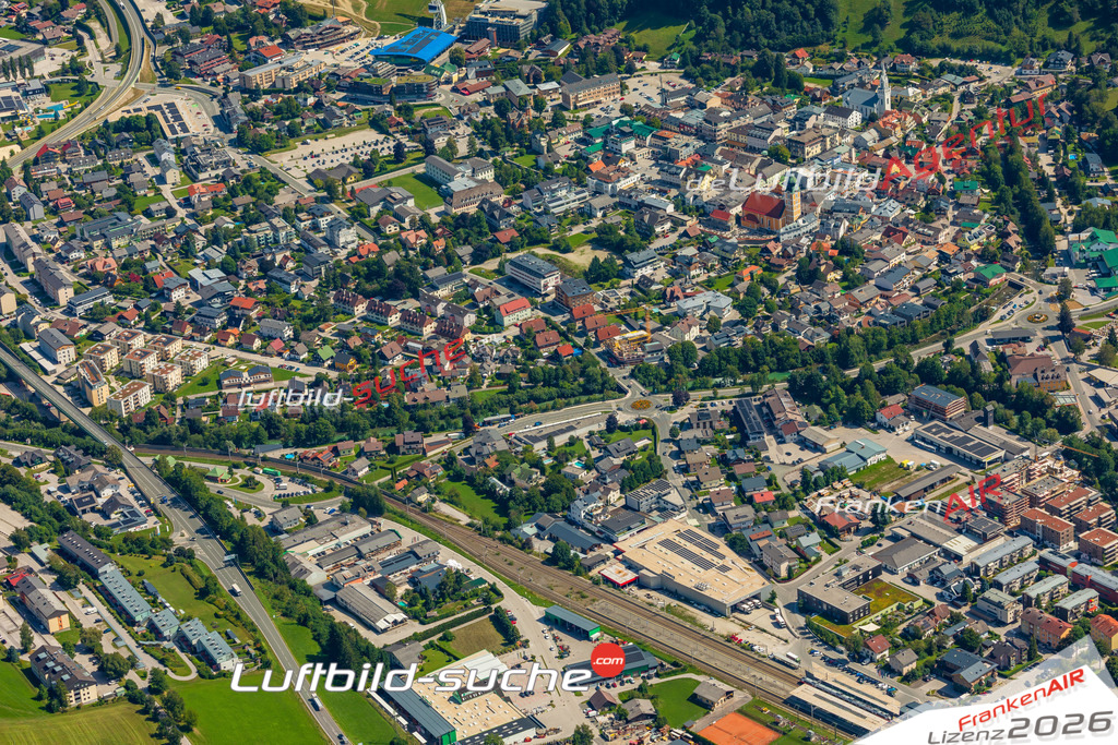 Luftaufnahme der Stadt Schladming - Die Luftaufnahme wurde 2025 vom UL-Flugzeug heraus erstellt ( keine Drohne ) - Hochauflösende Luftaufnahme - für professionelle Ausdrucke geeignet. Die Geschenkidee !Mit Lizenz und Bildrechte bestellbar