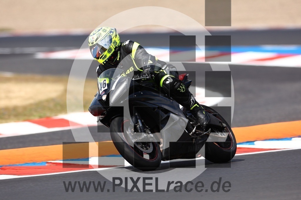 0046-20240724_02166 | Schöne Erinnerungen an spannende Momente - das festzuhalten ist unser Job. PIXELrace.de ist seit 2003 auf den Rennstrecken Europas unterwegs um die Action draußen beim Fahren und die wunderbare Stimmung imm Fahrerlager für euch einzufangen.