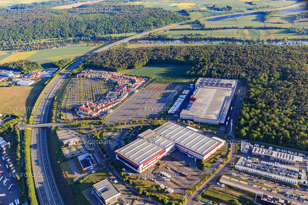 Outlet Wertheim Village, Warema und McRent Wertheim https://www.thebicestercollection.com/wertheim-village/ https://www.warema.com/  https://www.mcrent.de/wohnmobilvermietung/deutschland/wertheim/ | Luftbild: Outlet Wertheim Village, Warema und McRent Wertheim https://www.thebicestercollection.com/wertheim-village/ https://www.warema.com/  https://www.mcrent.de/wohnmobilvermietung/deutschland/wertheim/ im Ortsteil Bettingen in Wertheim im Bundesland Baden-Württemberg in Deutschland. Foto: IMG_146653.jpg vom 11.05.2025 durch Werner Riehm/FLY-FOTO.de - Realisiert mit Pictrs.com