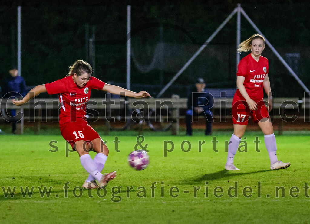 2023-10-21_082_FC_Forstern_gegen_FC_Ezelsdorf | Forstern, Deutschland, 21.10.2023:
Fußball, Frauen Bayernliga 2023 / 2024, 8. Spieltag, FC Forstern gegen FC Ezelsdorf, Endergebnis: 2:1

Hannah Baumann (FC Forstern, #15), Julia Deißenböck (FC Forstern, #17)

Foto: Christian Riedel / fotografie-riedel.net