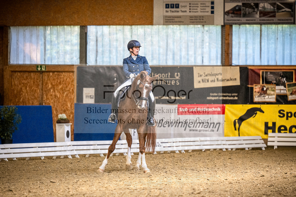 DOS_1930 | Entdecke hochwertige Reitturnierfotos von Foto Oger. Professionell, emotional und authentisch – jetzt Lieblingsmomente im Shop bestellen.Deutschlandweite Turnierfotografie. - Realisiert mit Pictrs.com