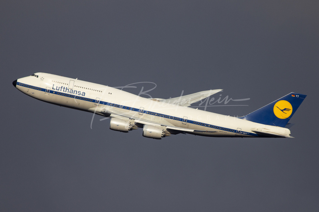 140 | Buy high-quality aviation and travel photography prints by professional photographer Timo Breidenstein. Authentic images, professionally printed, worldwide shipping. - Realisiert mit Pictrs.com