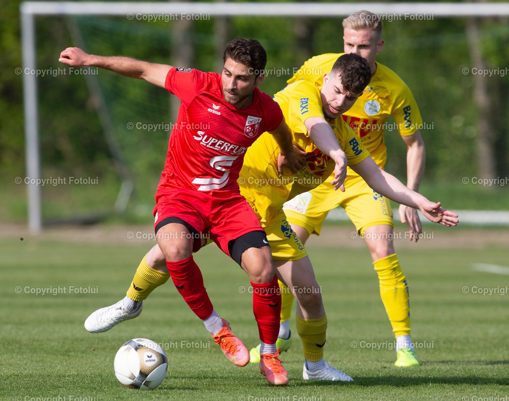 A_LUI_30042022_10 | SPORT,FUSSBALL,LT1 OOE LIGA ASKOE OEDT-DONAU LINZ 30.04..2022 IM BILD:  YIGIT YLMAZ (OEDT)  UND XHEME SUFAJ (DONAU)FOTO:FOTOLUI