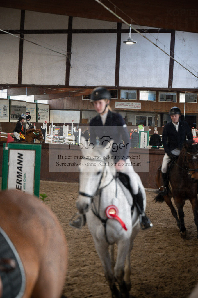 Hallenreittunier Voxtrup 2023 | Entdecke hochwertige Reitturnierfotos von Foto Oger. Professionell, emotional und authentisch – jetzt Lieblingsmomente im Shop bestellen.Deutschlandweite Turnierfotografie. - Realisiert mit Pictrs.com