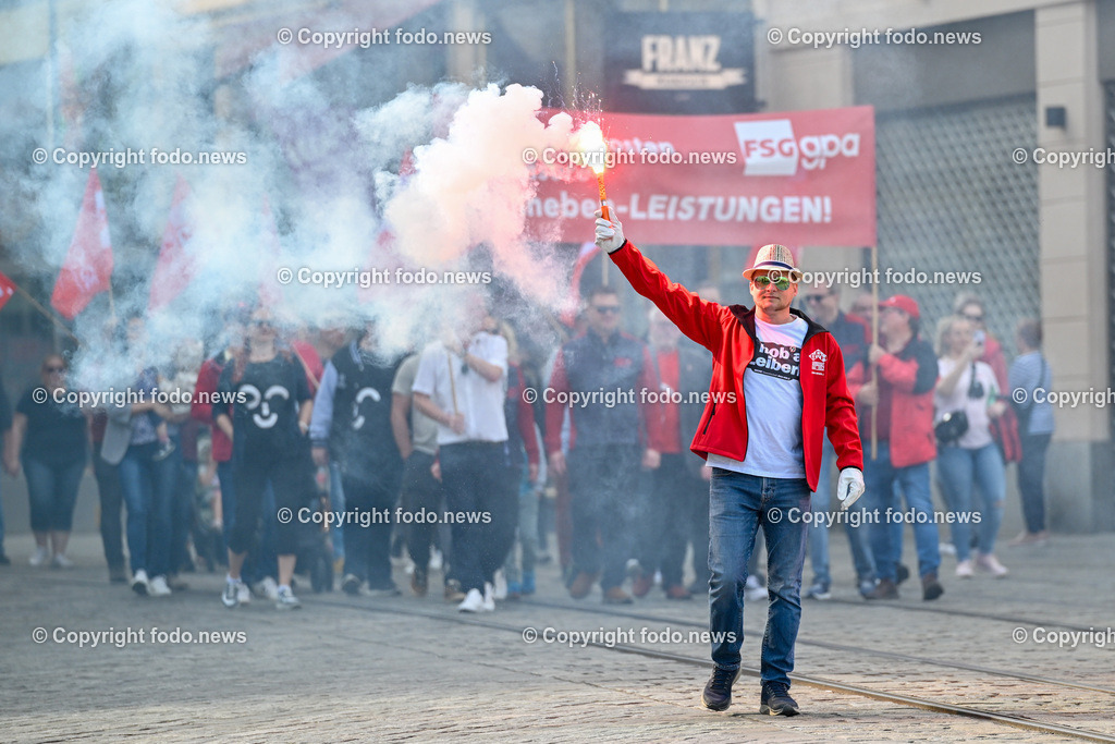 Hauptplatz Linz_ 1. Mai Umzug 2024_ 01.05.2024-22 | 01.05.2024, Hauptplatz Linz, AUT, Hauptplatz Linz, im Bild 1. Mai Umzug 2024 Linz Hauptplatz, SPOE 
