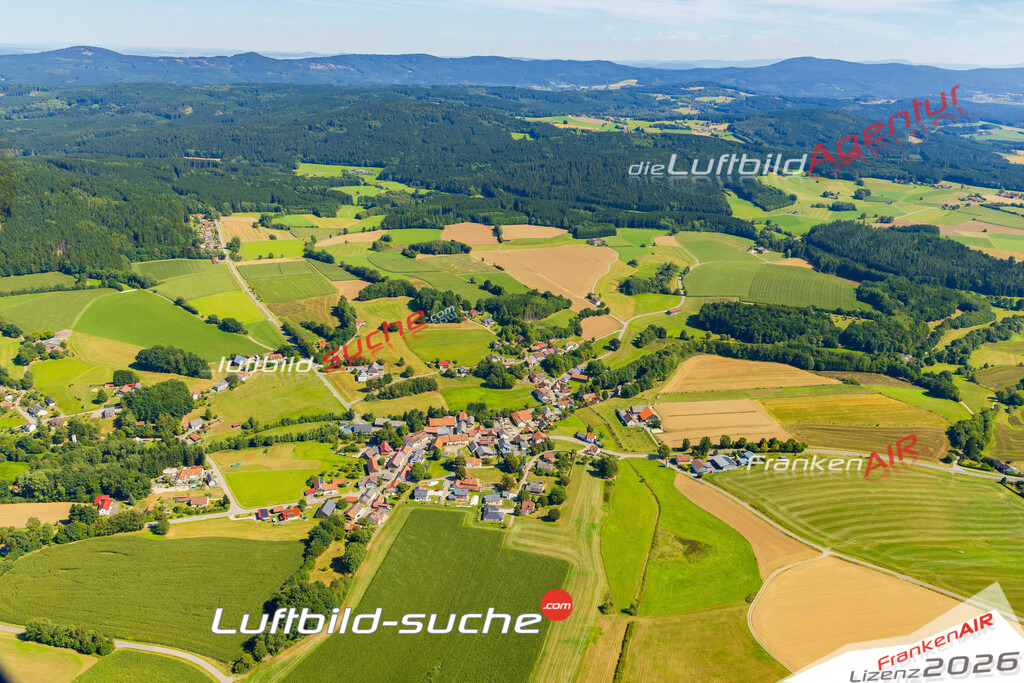 Schrägluftbild  Schönau  Tiefenbach - Das Luftbild wurde 2025 vom UL-Flugzeug heraus erstellt ( keine Drohne ) - Hochauflösende Luftaufnahme -Nicht vergleichbar mit Google Maps oder Satelittenbilder- Die Geschenkidee !Mit Lizenz und Bildrechte bestellbar