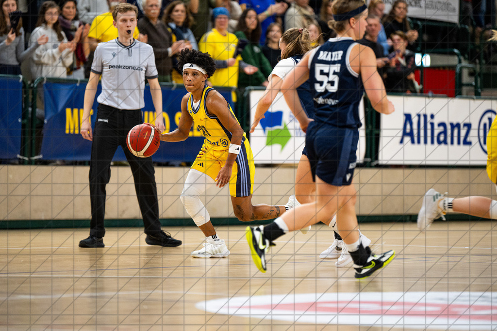 1. DBBL 24/25 | 02.11.2024 | Alba Berlin vs. USC Freiburg | 1. DBBL 24/25 | 02.11.2024 | Alba Berlin vs. USC Freiburg - - - - - CREDIT, www.bullenfotos.de, Martin König, Hörner Weg 40, D-49078 Osnabrück, +4917663732967, Nutzung und Weitergabe nur zu den vereinbarten Zwecken. Presseanfragen an Urheber. Alle Rechte beim Urheber. - - - - - - Realisiert mit Pictrs.com