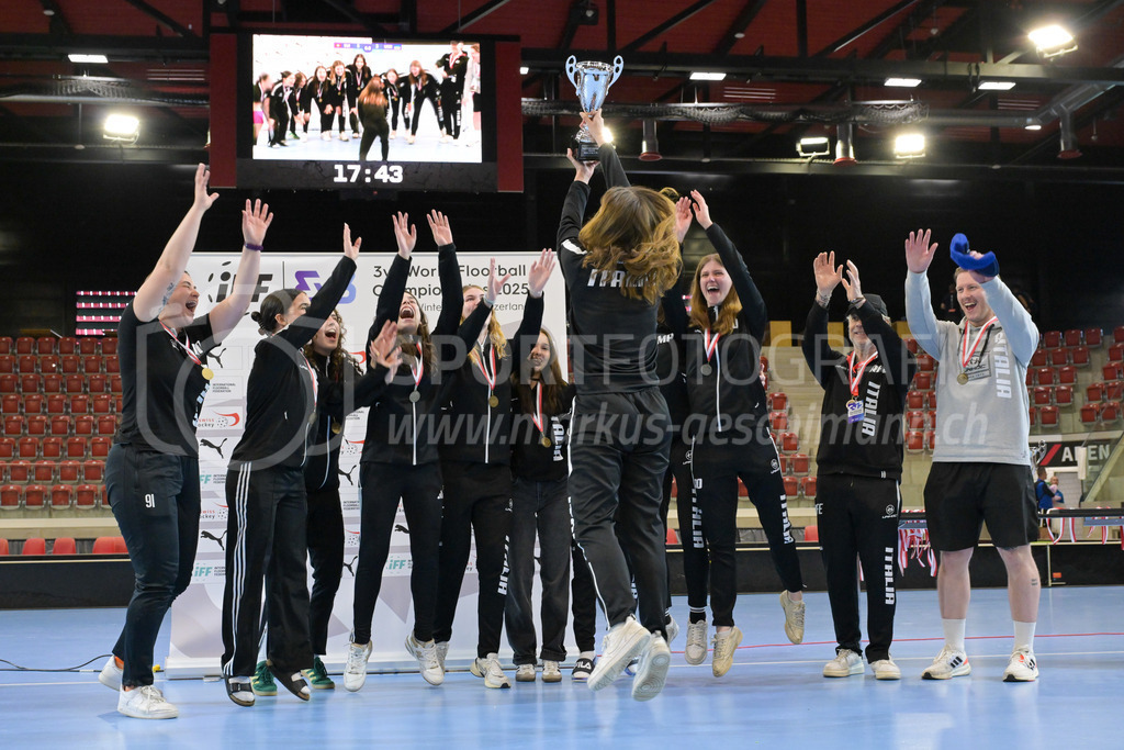 3v3 World Floorball Championships 2025 - Medal Ceremony | Team Italy wins the B final, during 3v3 World Floorball Championships 2025, Switzerland: 03.05.2025, Winterthur, AXA ArenaEvent page: <a href="https://www.u19wfc2025.ch/">www.u19wfc2025.ch</a>Credit: Markus Aeschimann, <a href="https://markus-aeschimann.ch">markus-aeschimann.ch</a>Instagram: <a href="https://instagram.com/sportfotografie.aeschimann">@sportfotografie.aeschimann</a> - Realisiert mit Pictrs.com