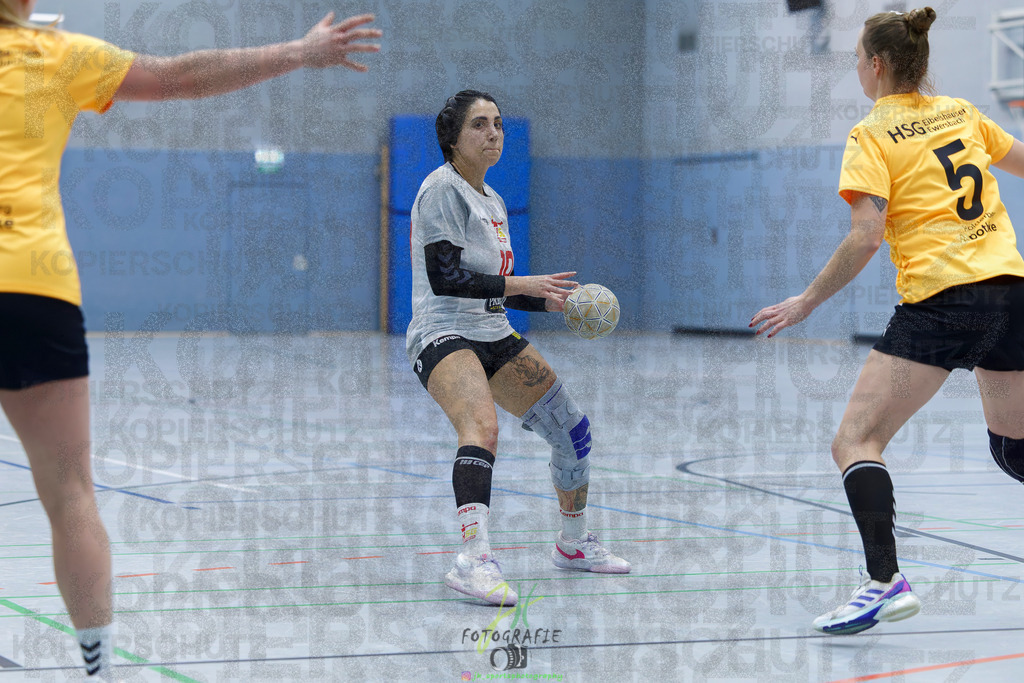 Frauen Oberliga Mitte (HHV); HSG Eibelshausen/Ewersbach - HSG Wettenberg II | Frauen Oberliga Mitte (HHV); HSG Eibelshausen/Ewersbach - HSG Wettenberg II am 13.12.2025 in Steinbrücken (Sporthalle am Hammerweiher)Photo © 2025 - Jörg Heinrich - Realisiert mit Pictrs.com