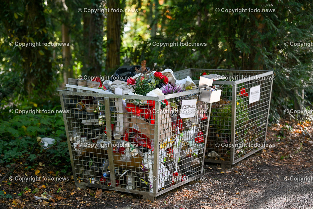 Friedhof_ Allerheiligen_ 16.10.2023-15 | 16.10.2023, Friedhof, AUT, Allerheiligen, Themenbilder im Bild Friedhof, Kreuz, Kruzifix, Jesu Christi, Allerheiligen, Engerl, Engel, Kerzen, Grab, Grablicht, Blumen, Symbolbild, Feature