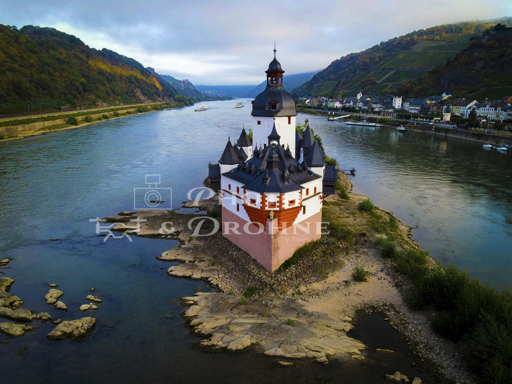 Pfalzgrafenstein-1440 | Ein ikonisches Bid der ehemaligen Zollburg Pfalzgrafenstein. Dieses Foto wurde schon für viele Geschenkartikel und Poster gedruckt. - Realisiert mit Pictrs.com