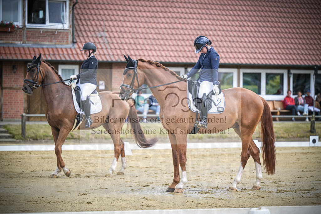 DOS_8294 | Entdecke hochwertige Reitturnierfotos von Foto Oger. Professionell, emotional und authentisch – jetzt Lieblingsmomente im Shop bestellen.Deutschlandweite Turnierfotografie. - Realisiert mit Pictrs.com