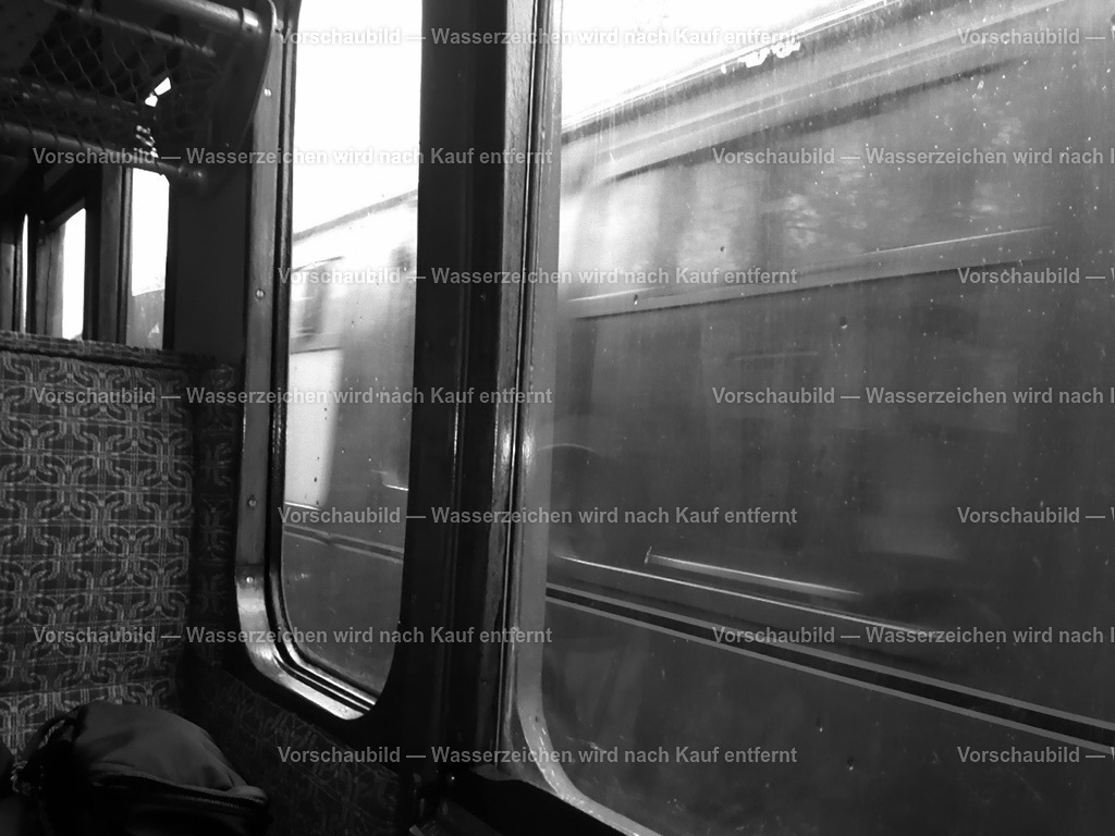 zugbegegung | online Fotogalerie mit schwarz-weiß Fotografien und Shop für zeitlose  Poster und Leinwände in stilvollem schwarz weiß  - Realisiert mit Pictrs.com