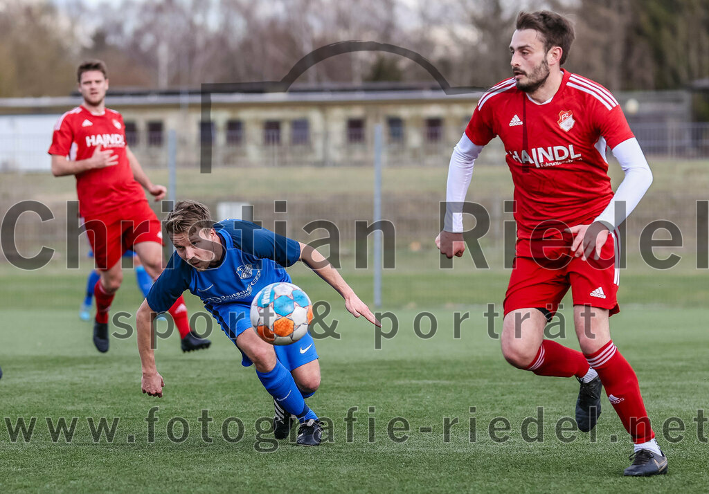 2024-02-24_028_FC_Langengeisling_gegen_FC_Walkertshofen | Erding, Deutschland, 24.02.2024:
Fußball, Bezirksliga Oberbayern Ost 2023 / 2024, Testspiel, FC Langengeisling gegen FC Walkertshofen, Endergebnis: 5:3

Thomas Hinterwimmer (FC Langengeisling, #6), Lukas Schranner (FC Walkertshofen, #14)

Foto: Christian Riedel / fotografie-riedel.net