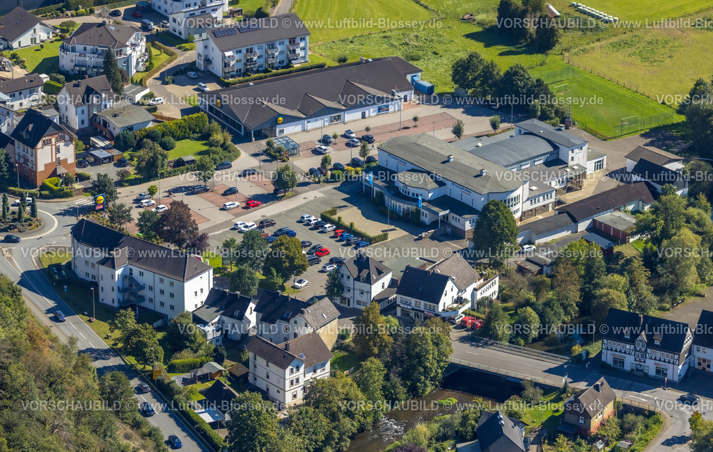 Lennestadt230910023Altenhundem | Luftbild, Sauerlandhalle Volksbank Arena, Lidl Supermarkt, Altenhundem, Lennestadt, Sauerland, Nordrhein-Westfalen, Deutschland