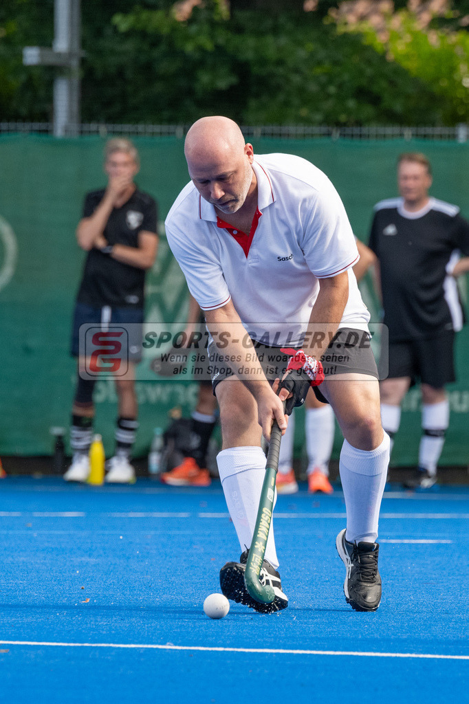 SFE_20240817_0130 | Krefeld, Deutschland, 17.08.2024:  European Cup for Recreational Hockey Players im KTHC Stadion Rot-Weiss Köln Tennis and Hockey Club am 17.08.2024 in Krefeld, Deutschland. (Foto von Stephan Fehrmann)Krefeld, Germany, 17.08.2024: European Cup for Recreational Hockey Players in KTHC Stadion Rot-Weiss Köln Tennis and Hockey Club at 17.08.2024 in Krefeld, Deutschland. (Foto from Stephan Fehrmann)