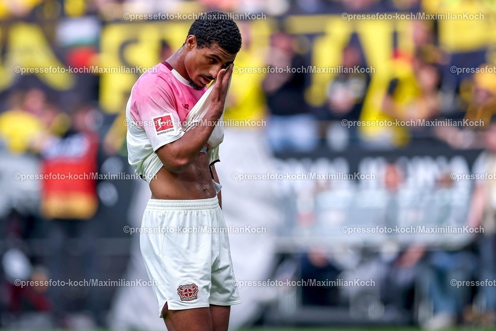 BVB11042601037 | 11.04.2026, Fußball, Borussia Dortmund - Bayer 04 Leverkusen, 1. Fußball Bundesliga, 29. Spieltag, Signal Iduna Park, Saison 2025 2026: Loic Bade&nbsp;(Bayer04 Leverkusen #05) enttäuscht Enttäuschung  DFB regulations prohibit any use of photographs as image sequences and or quasi-video.