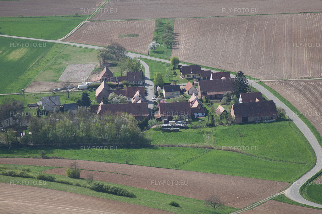 Vue aérienne: Quartier de Frohnackerhof à Seebach dans le département Bas Rhin, France – .Photo: IMG_39438.jpg prise le 10/04/2011 par Werner Riehm/FLY-FOTO.eu – Résolution de l'original: 4752 x 3168 px