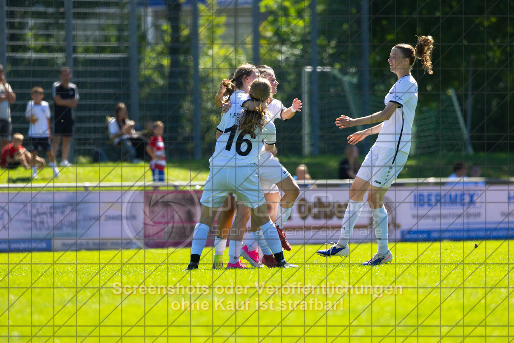 20260906_125135_0350_(c)_by_PhotoPeet | Jubel zum 3:01.FC Donzdorf (weiß) vs. 1.FC Heidenheim 1846 (rot), Fußball, Frauen-Verbandspokal Gruppe 2, 2. Runde, Saison 2026/2027, Rasenplatz Lautertal Stadion, Süßener Straße 16, 73072 Donzdorf, 06.09.2026 - 11:00 Uhr,Foto: PhotoPeet / Sport- &amp; Eventfotografie / Peter Harich