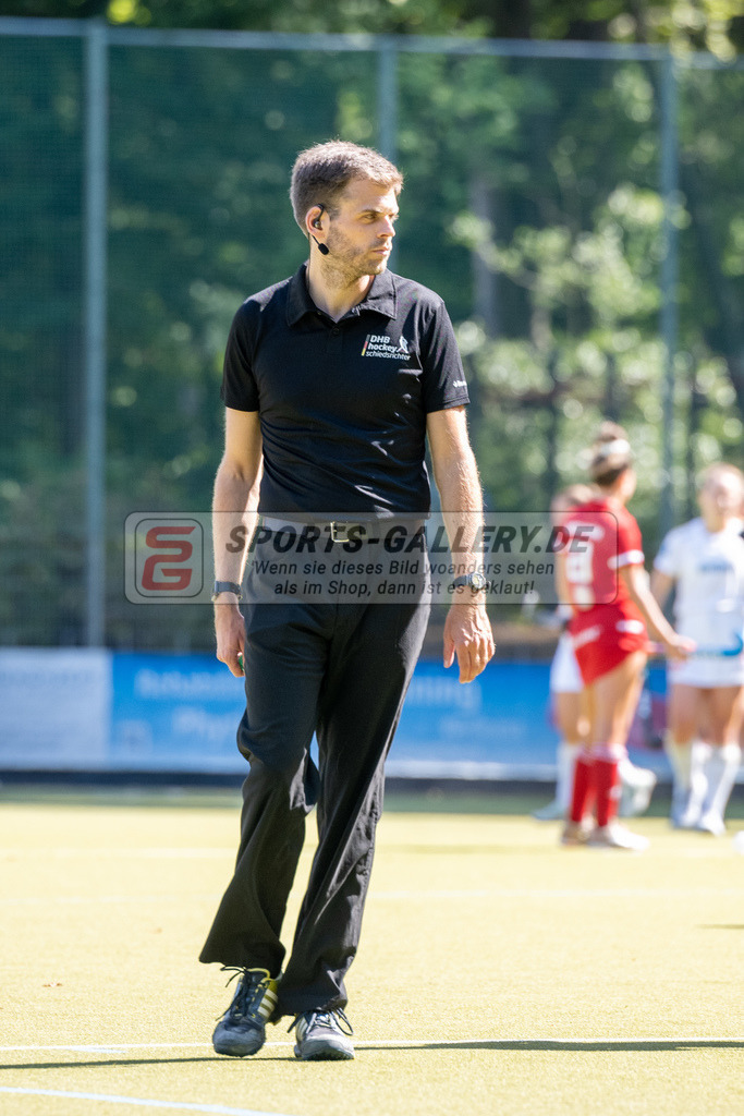 SFE_20220903_0079 | Schiedsrichter ; 1. Bundesliga Hockey Herren Rot-Weiss Köln - Bremer HC am 03.09.2022 in Köln (KTHC Stadion Rot-Weiss Köln Tennis and Hockey Club), Photo: Stephan Fehrmann 2022 (Sports-Gallery)