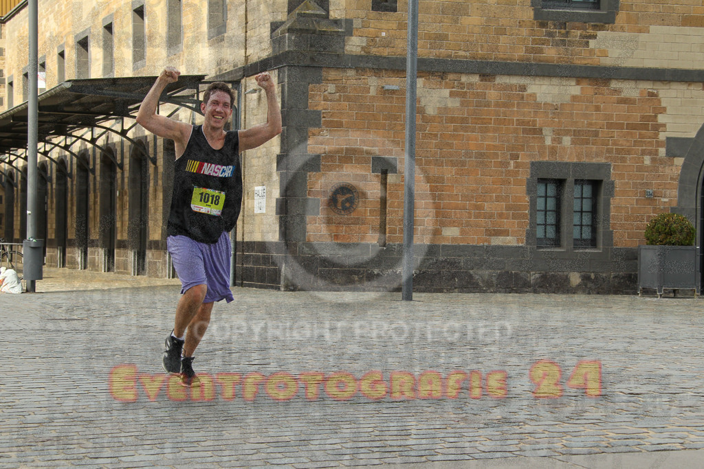 250920_1522_EV4_8602 | Sportfotografie im Rhein-Sieg Kreis, Köln, Bonn, NRW, Rheinland Pfalz, Hessen, etc. Unser Tätigkeitsfeld umfasst den Laufsport vom Volkslauf über den Marathon, Duathlon, Triathon bis zum Ultralauf wie Kölnpfad Ultra oder Schindertrail.