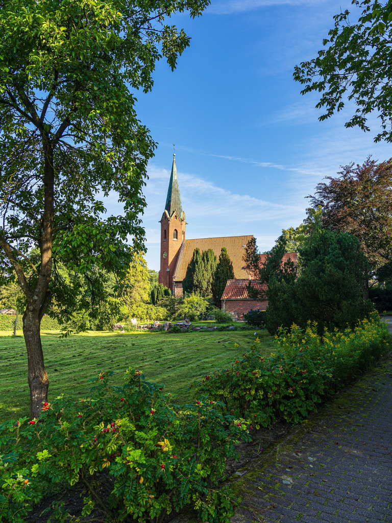 Blick auf die St.-Clemens-St.-Katharinen-Kirche in Seedorf am Schaalsee | Blick auf die St.-Clemens-St.-Katharinen-Kirche in Seedorf am Schaalsee.