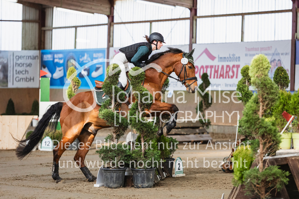 260322_HF-Schw_Gelaende-A-582 | Deine schönsten Turniermomente als professionelle Fotos! Entdecke hochwertige Pferdesport-Fotografie im Online-Shop. Jetzt Fotos finden & bestellen!